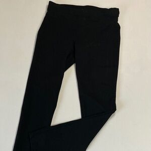 HUE women’s black leggings with back pockets size S